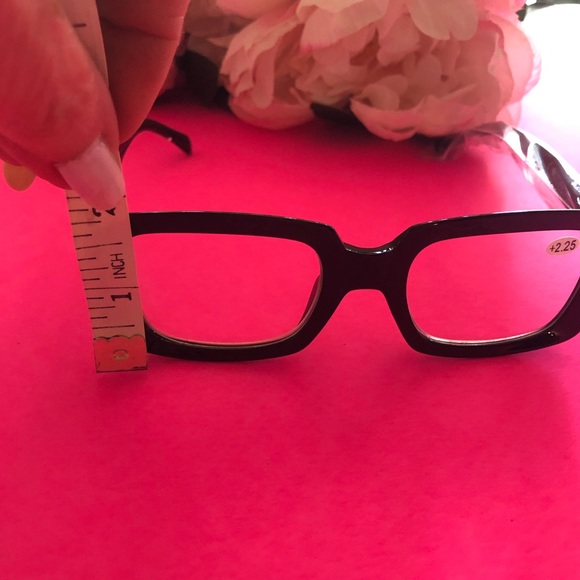 Black or Tortoise Reading Glasses - Picture 5 of 7